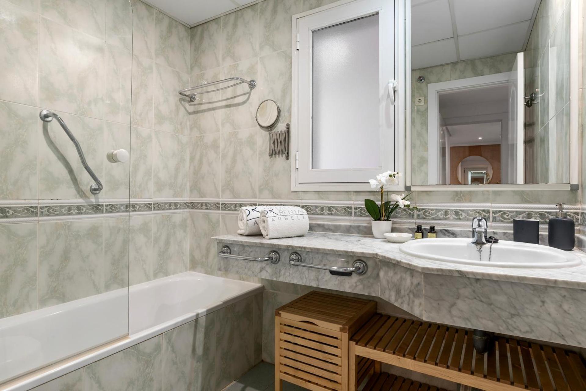 Charming And Spacious Apartment In Medina Garden - Puerto Banus Marbella Esterno foto